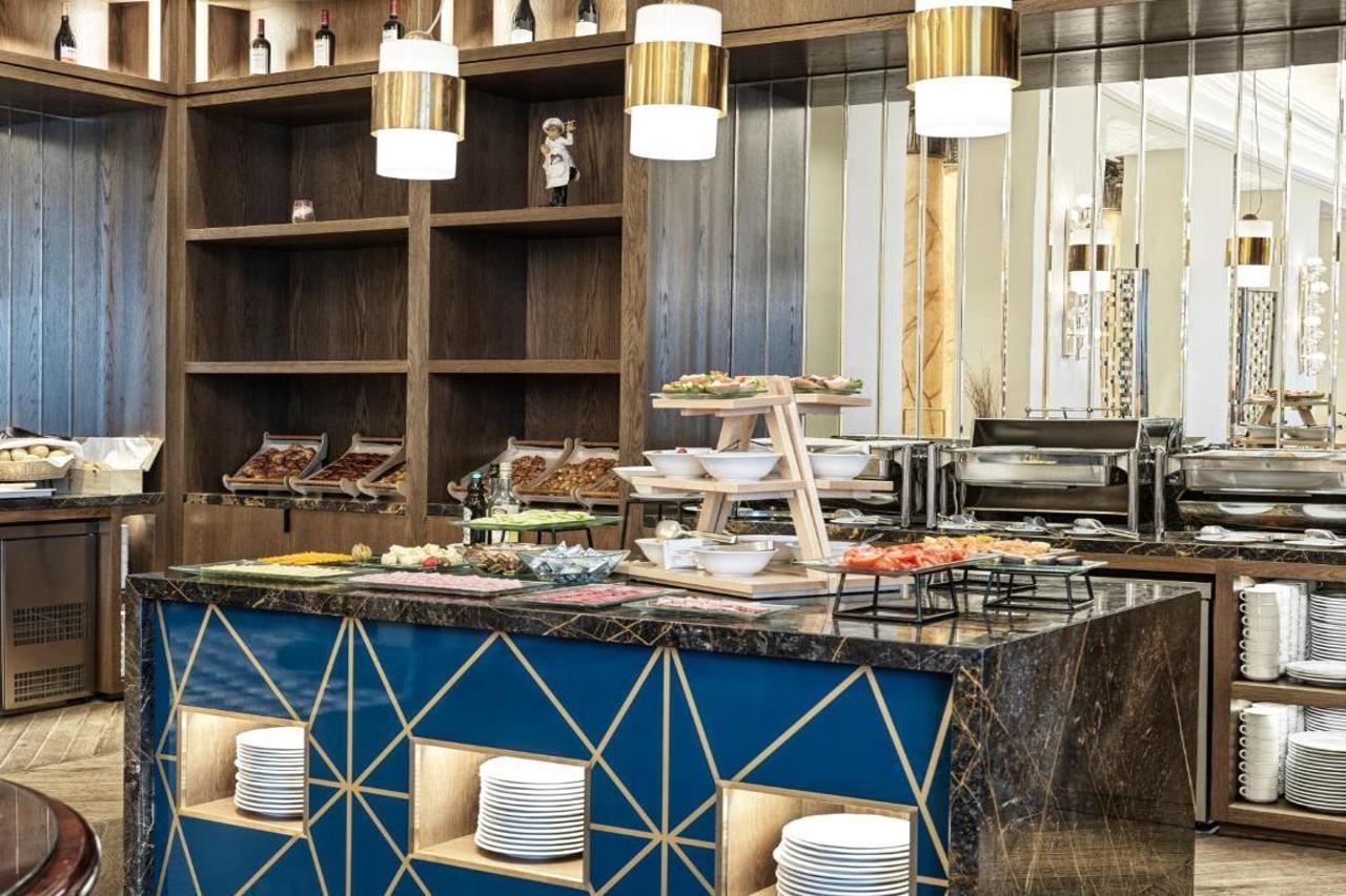 София Хотел Балкан, хотел от луксозната колекция Екстериор снимка The buffet at the restaurant
