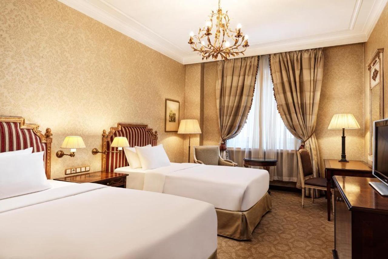 София Хотел Балкан, хотел от луксозната колекция Екстериор снимка A room at the hotel