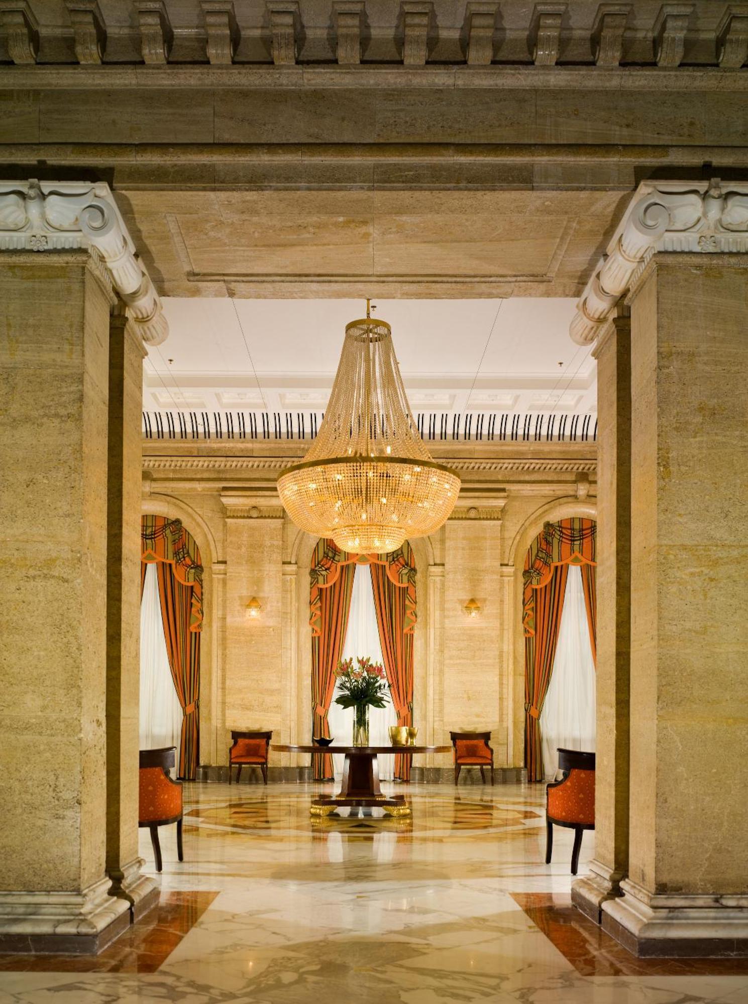 София Хотел Балкан, хотел от луксозната колекция Екстериор снимка The interior of the National Museum of the Republic of China