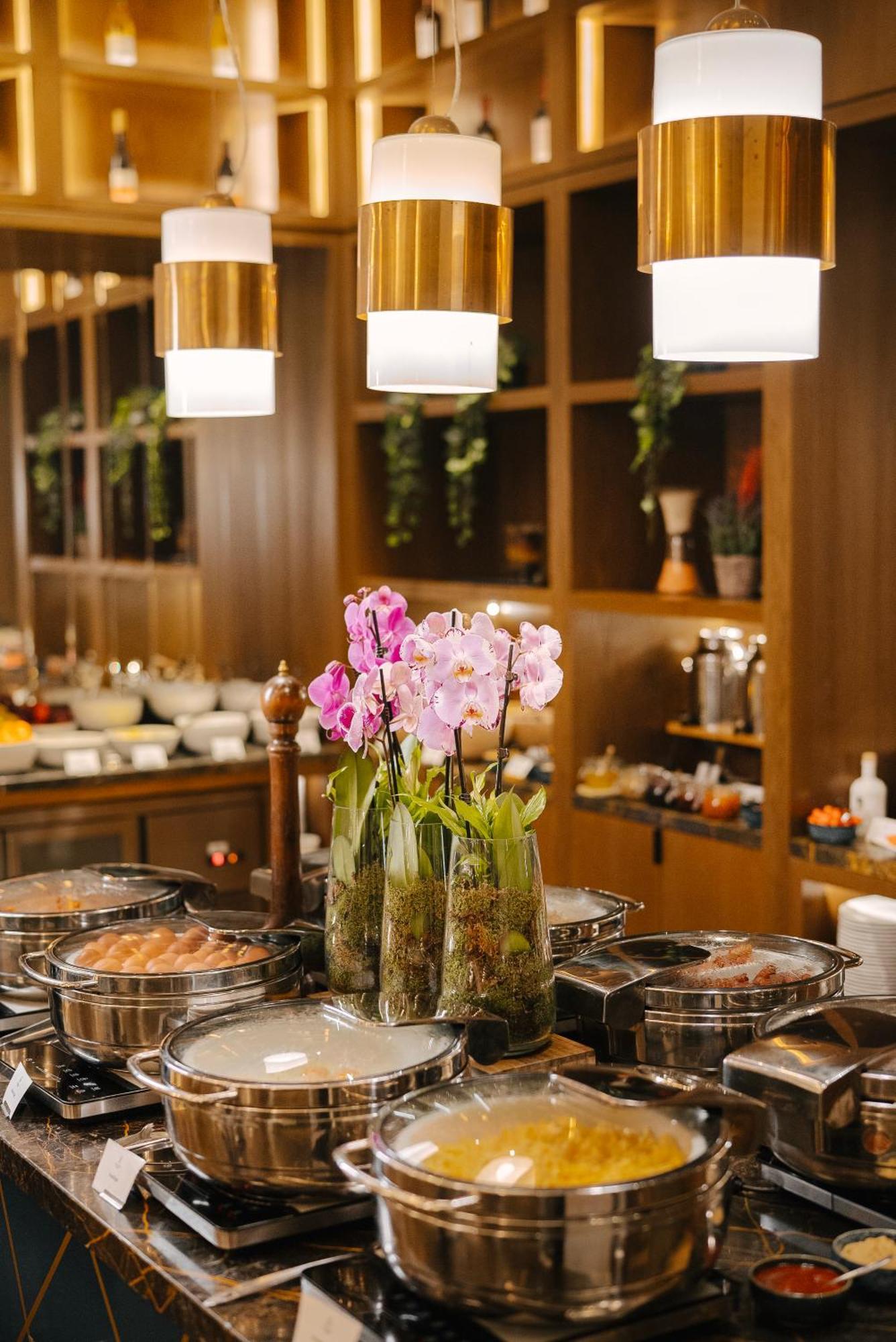 София Хотел Балкан, хотел от луксозната колекция Екстериор снимка The buffet at the restaurant