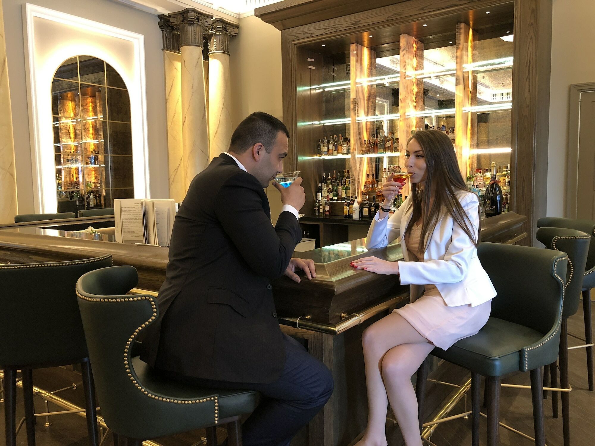 София Хотел Балкан, хотел от луксозната колекция Екстериор снимка A bartender at work