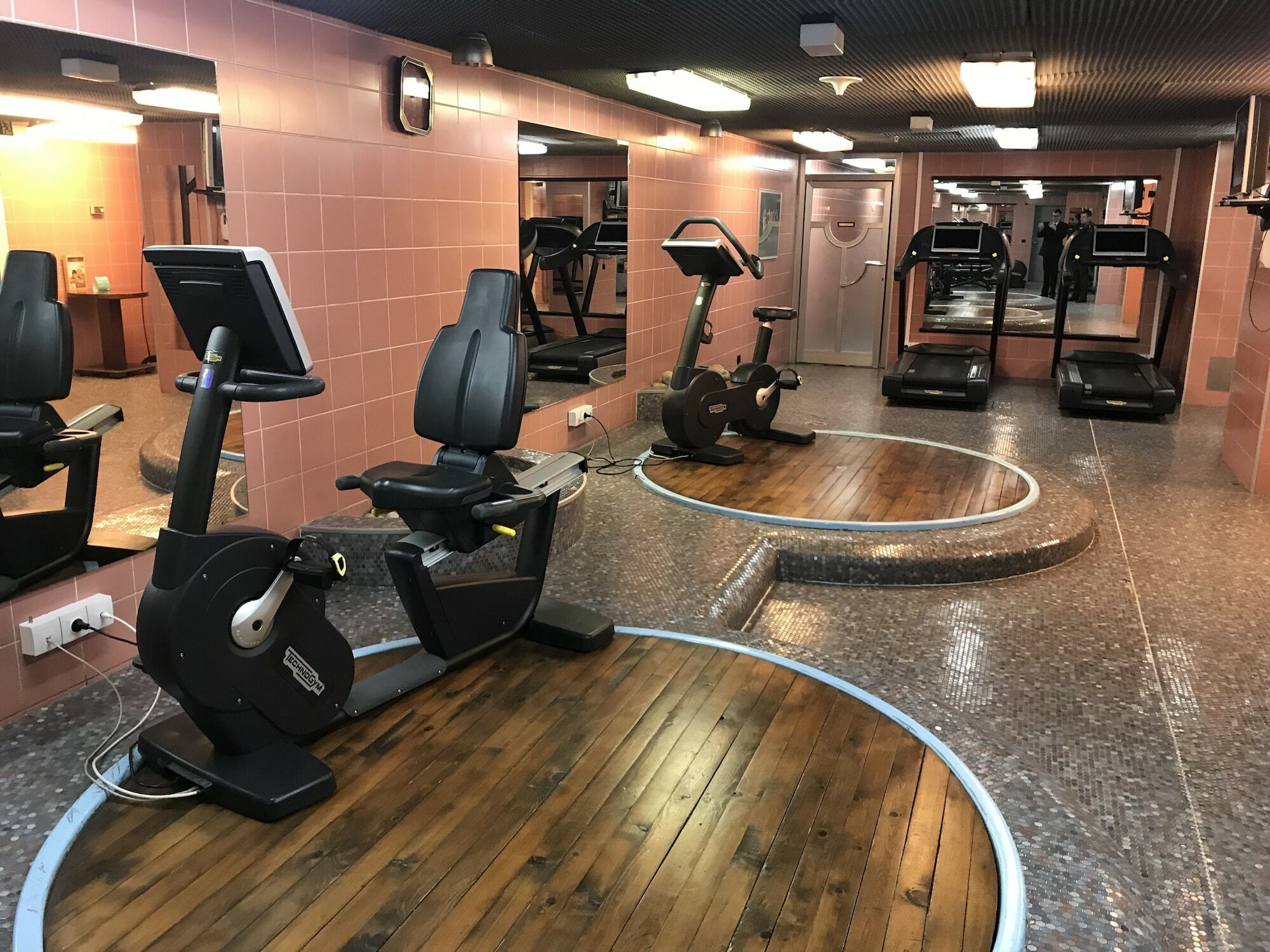 София Хотел Балкан, хотел от луксозната колекция Екстериор снимка The gym at the hotel
